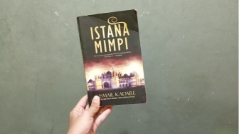 Sempat Dilarang Beredar, Ini Ulasan Novel Istana Mimpi Karya Ismail Kadare