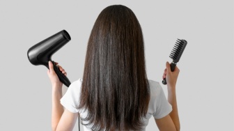 3 Cara Mengeringkan Rambut tanpa Hair Dryer, Tetap Halus Tanpa Kusut