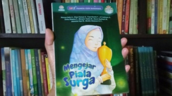 Ulasan Buku Mengejar Piala Surga: Upaya Berbakti pada Kedua Orang Tua