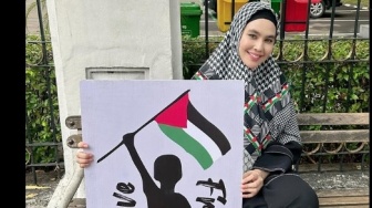 Seruan Kartika Putri saat Ikut Aksi Bela Palestina di Monas: Kita Wajib Bergerak!