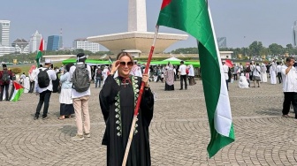 Isa Zega Ikut Teriak saat Aksi Bela Palestina di Monas, Netizen: Lakinya Keluar Sahrul