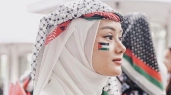 6 Potret Artis yang Ikut Aksi Bela Palestina di Monas, Ada Zaskia hingga Inara