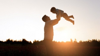 Dampak Buruk Kehilangan Figur Ayah, Anak Rentan Alami Masalah Emosional