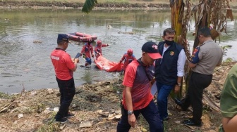 Kondisi Bengkak dan Membusuk, Mayat Pria Tanpa Identitas Ditemukan Mengambang di Kali BKT