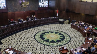 Suasana jalannya sidang putusan etik Mahkamah Konstitusi di Gedung MK, Jakarta, Selasa (7/11/2023). [Suara.com/Alfian Winanto]