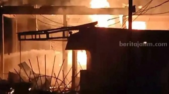 Pom Mini Terbakar di Sidoarjo, Warga Semburat Mendengar Suara Ledakan