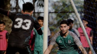 2 Fakta Tingkah Anthony Pinthus yang Bikin Fans PSS Sleman Geram