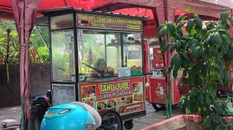 Tahu Jupe Alun-Alun Nganjuk, Super Jumbo dan Super Pedas!