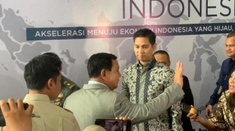 Prabowo Kabur Sambil Lari-lari Kecil saat Ditanya soal MKMK Copot Anwar Usman