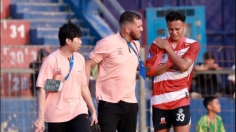 Bek Madura United Alami Cedera, Ada Benjolan di Bahu