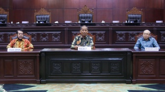 Suasana jalannya konferensi pers pemilihan Ketua Mahkamah Konstitusi yang baru di Gedung MK, Jakarta, Kamis (9/11/2023). [Suara.com/Alfian Winanto]