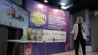 CV Cariza Khansa Pratama, Sofyani Mirah, salah satu pemenang Proposal Bisnis Pasar Lokal Suara UMKM Volume 3 di Kantor Suara.com, Jalan Mega Kuningan, Jakarta Selatan, Jumat (10/11/2023). [Suara.com/Ramadhani Ari Nugroho]