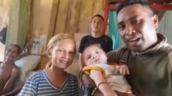 Viral Keluarga Unik! Tiga Anak Berwajah Bule Padahal Ibu Bapaknya Maluku Asli, Netizen Sarankan Tes DNA