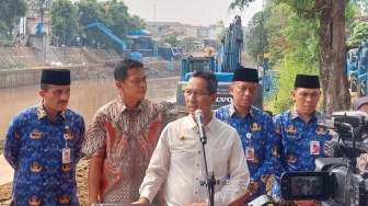 Antisipasi Banjir, Heru Budi Perintahkan Jajarannya Rajin Keruk Kali