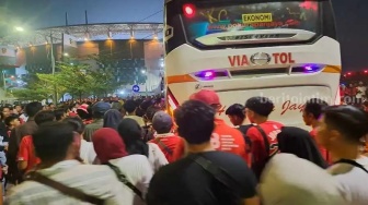 Penonton Berebut Shuttle Bus Usai Nonton Piala Dunia U-17, Dishub Surabaya Angkat Bicara