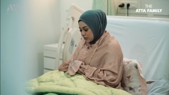 Aurel Hermansyah Pakai Bulu Mata Salat di Rumah Sakit sebelum Lahiran, Tuai Pro Kontra