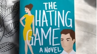 Review Novel The Hating Game, Berawal dari Benci jadi Cinta