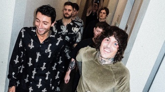 Tak Terima Konser Bring Me The Horizon Tiba-tiba Dihentikan, Penonton Nekat Serbu Panggung: Hancurin!
