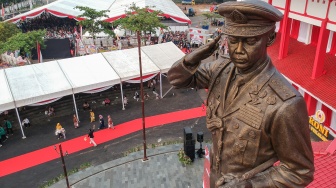 Melihat Kemegahan Monumen Hoegeng di Pekalongan