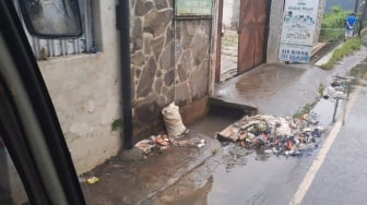 Suara Sumbang Warga Sekitar Stadion Si Jalak Harupat: Jangan Cuma Mau Dipuji tapi..