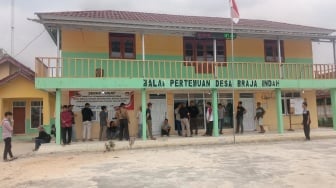 Di Akhir Pekan, Tetiba Warga Ramai-Ramai Datangi Kantor Desa Braja Indah Tuntut Masalah Ini