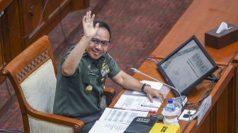 Kepala Staf Angkatan Darat (KASAD) Jenderal TNI Agus Subiyanto mengikuti uji kelayakan dan kepatutan (fit and proper test) calon Panglima TNI di ruang Komisi I DPR, Kompleks Parlemen, Senayan, Senin (13/11/2023). [ANTARA FOTO/Galih Pradipta]