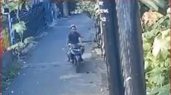 Viral, Buang Sampah Sembarangan, Pria di Denpasar Ini Terekam CCTV