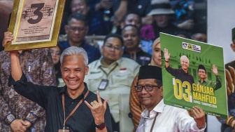 Elektabilitas Ganjar - Mahfud Melejit Usai Paman Gibran Dicopot dari Ketua MK