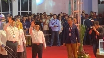 Teriakan 'AMIN' Menggema di KPU Jelang Pengundian Nomor Urut Pilpres 2024