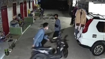 Kepergok Pemilik Saat Beraksi, Maling Motor di Anyer Diamuk Massa