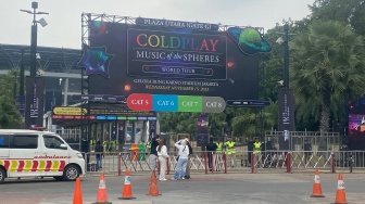 Jelang Konser, Para Penggemar Coldplay Rela Datang Lebih Awal ke SUGBK: Takut Macet