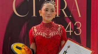 5 Potret Rachel Vennya Menang Piala FFI, Sempat Insecure gegara Kasus Kabur Karantina