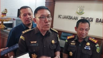 Lima Petugas Imigrasi Bandara Ngurah Rai Lakukan Pungli Kepada WNA di Jalur Cepat