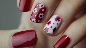 Biar Kuku Makin Cantik, yuk Bikin Nail Art Keren Pakai Cara Ini!