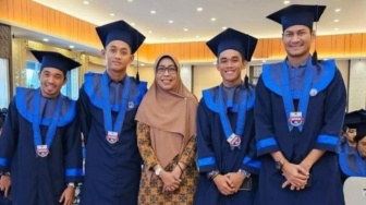 3 Pemain PSM Makassar Lulus Sarjana Manajemen di Universitas Bosowa