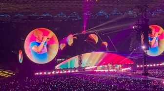 Nyanyi A Sky Full of Stars, Chris Martin Prank Penonton Konser Coldplay di GBK