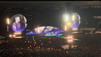 Coldplay Suguhkan Konser Tak Terlupakan di GBK: Bukan cuma Karaoke Bareng, Tetapi Visual Spektakuler