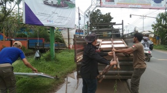 Sempat Viral, Atribut Kampanye Membahayakan di Flyover Pekanbaru Akhirnya Dicopot