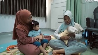 Video Anak Kedua Atta Halilintar Diurus Babysitter Baru Tuai Pujian: Luwes Banget