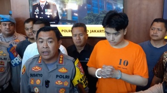 Dengan Wajah Pucat dan Suara Bergetar, Leon Dozan Minta Maaf ke Kapolri Usai Hina Polisi