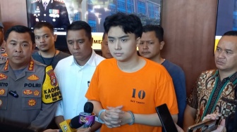 Leon Dozan Aniaya Pacar sampai Babak Belur, Betharia Sonata Turun Tangan Minta Maaf