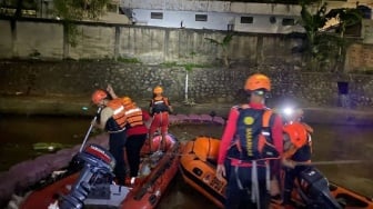 Dua Bocah Hanyut Di Kali Mampang, Satu Korban Ditemukan Meninggal