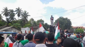 Ribuan Warga Pasaman Barat Jalan Kaki Galang Donasi untuk Palestina, Shalat Gaib Jelang Beraksi