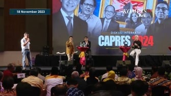 Pantun Rocky Gerung di Depan Capres PDIP: Aku Berdiri Bersama Ganjar, Sambil Menunggu Anies Datang