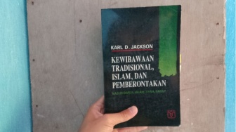 Perlawanan Tradisional dan Pemberontakan Lokal dalam Buku Karl D. Jackson