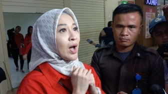 Okie Agustina Mencibir Gunawan Dwi Cahyo yang Aji Mumpung Rilis Lagu di Tengah Proses Cerai: Bisa Nyanyi Dia?