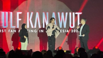 Keseruan Fan Meeting Perdana Gulf Kanawut di Indonesia, Main Games Bareng Fans Hingga Jajal Nasi Tumpeng