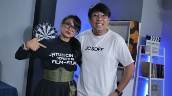 Dibintangi Nirina Zubir dan Ringgo Agus Rahman, Film Jatuh Cinta seperti di Film-Film Tampilkan Visual Hitam Putih