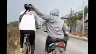 Viral! Detik-detik Pesepeda Dijambret saat Asyik Gowes hingga Terjatuh