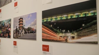 Salah satu karya dari Pewarta Foto Suara.com ikut dipamerkan di Pameran Foto Rekam Jakarta 2023 Masa ke Massa di Galeri Emiria Soenassa, Taman Ismail Marzuki (TIM), Jakarta, Selasa (21/11/2023). [Suara.com/Alfian Winanto]